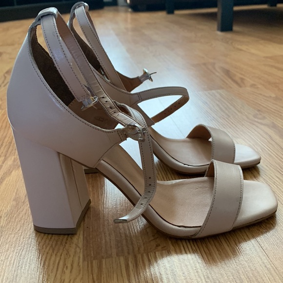 LE CHÂTEAU Heeled Sandals - Picture 2 of 7